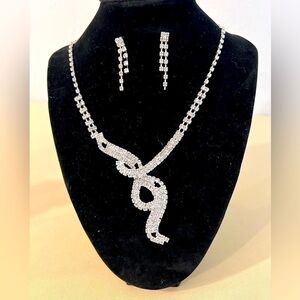 BEAUTIFUL 2 PIECE SET